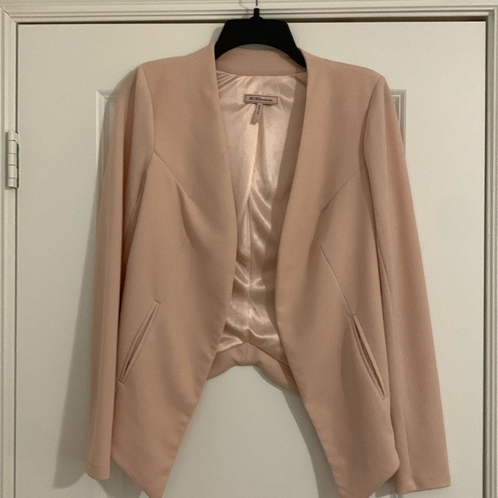 BCBG | Welt Pocket Tuxedo Blazer in Rose Smoke